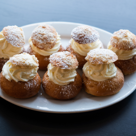 Fastelavnsboller med vaniljecreme