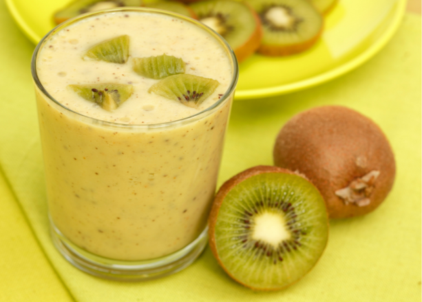 Grn shake med kiwifrugter og vaniljeis