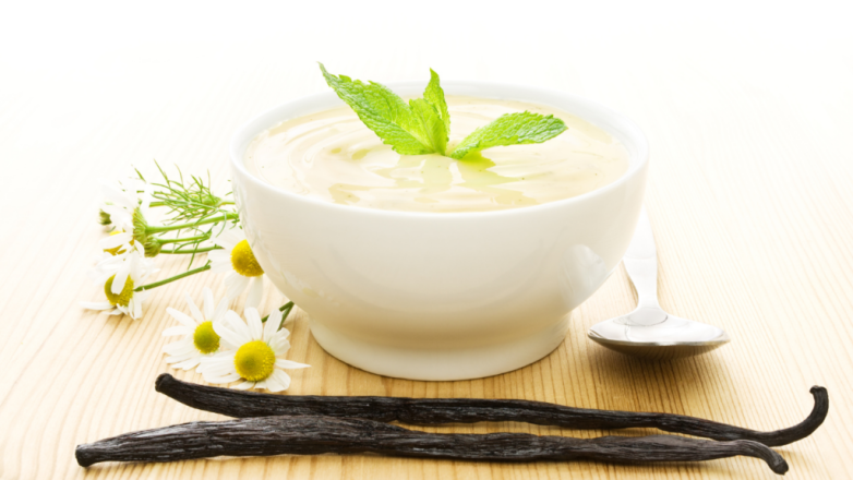 Hjemmelavet vaniljeyoghurt med vindruer