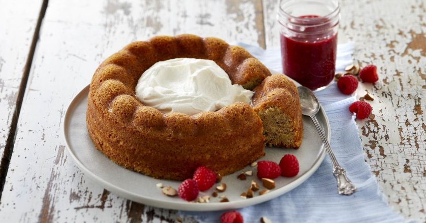 Mandelmel kage med softice